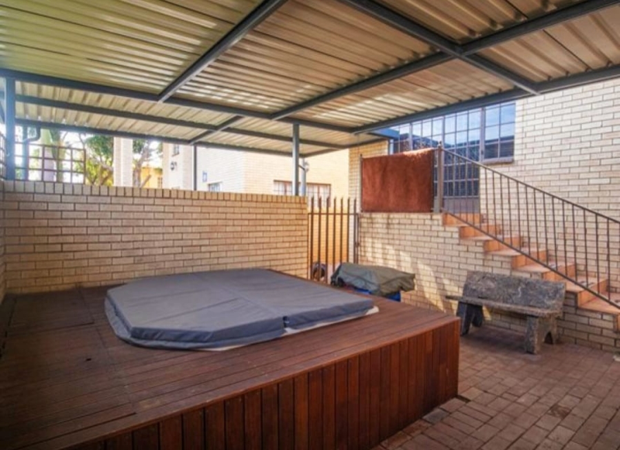 5 Bedroom Property for Sale in Safari Gardens North West